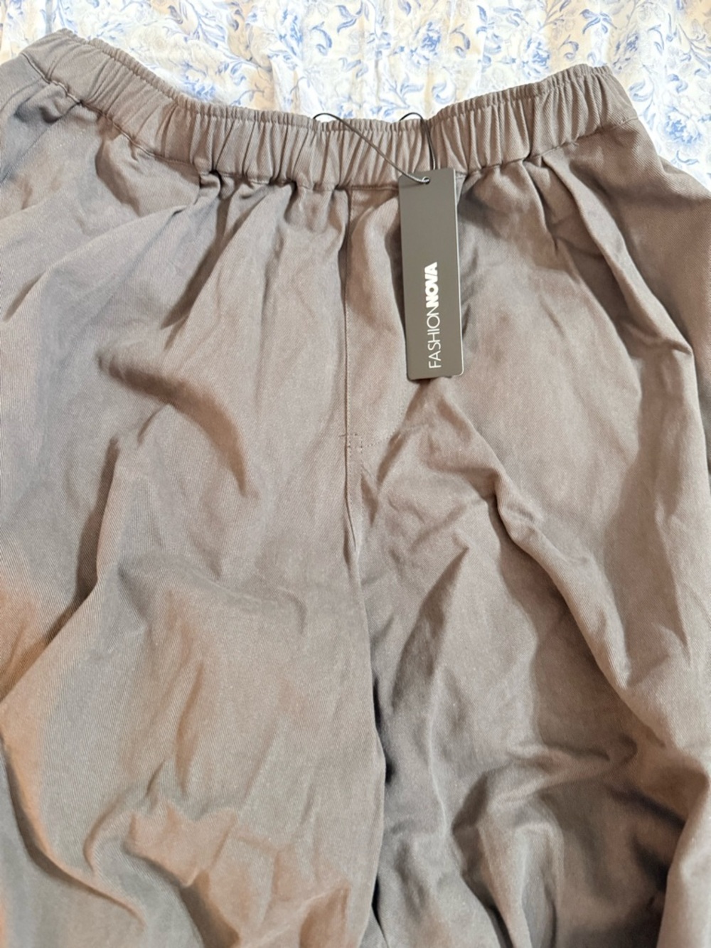 NWT Fashion Nova Women's Cargo Shorts in Army Grey - Picture 3 of 8